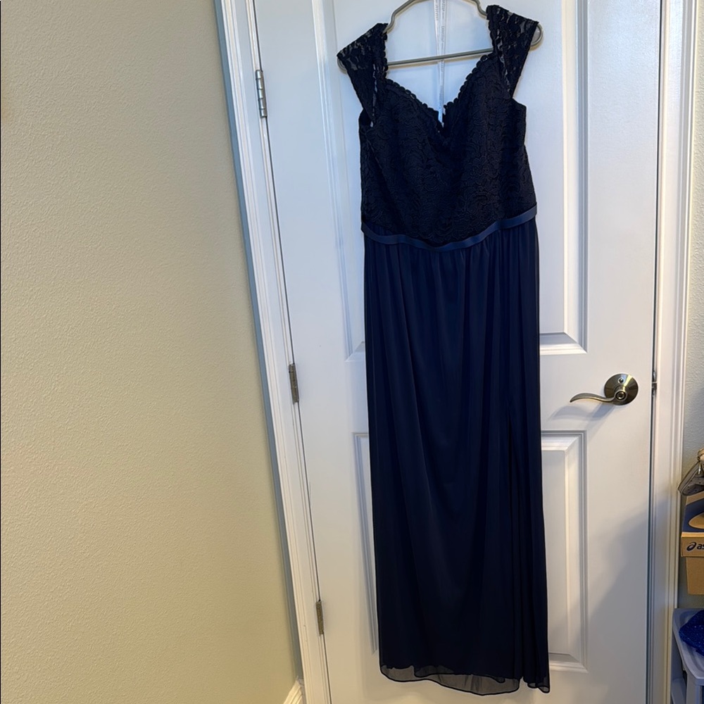 Elegant Navy Lace Evening Gown